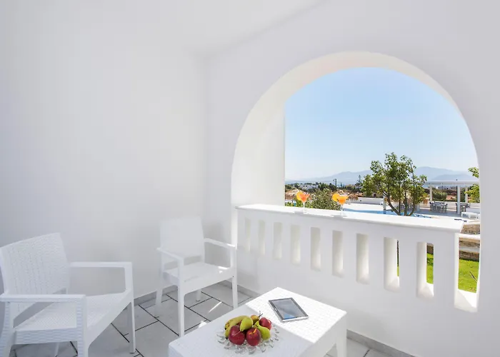 Cycladic Islands & 4* Agia Anna (Naxos)