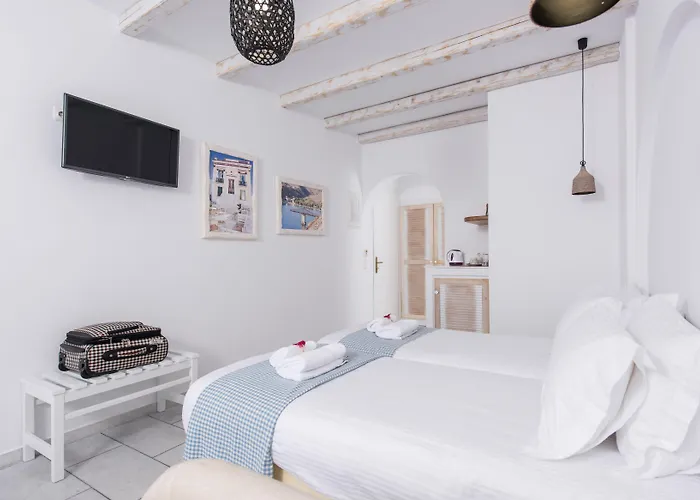 Cycladic Islands & 4* Agia Anna (Naxos)