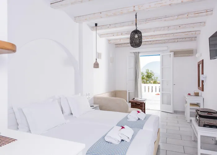 Cycladic Islands & Hotel 4*